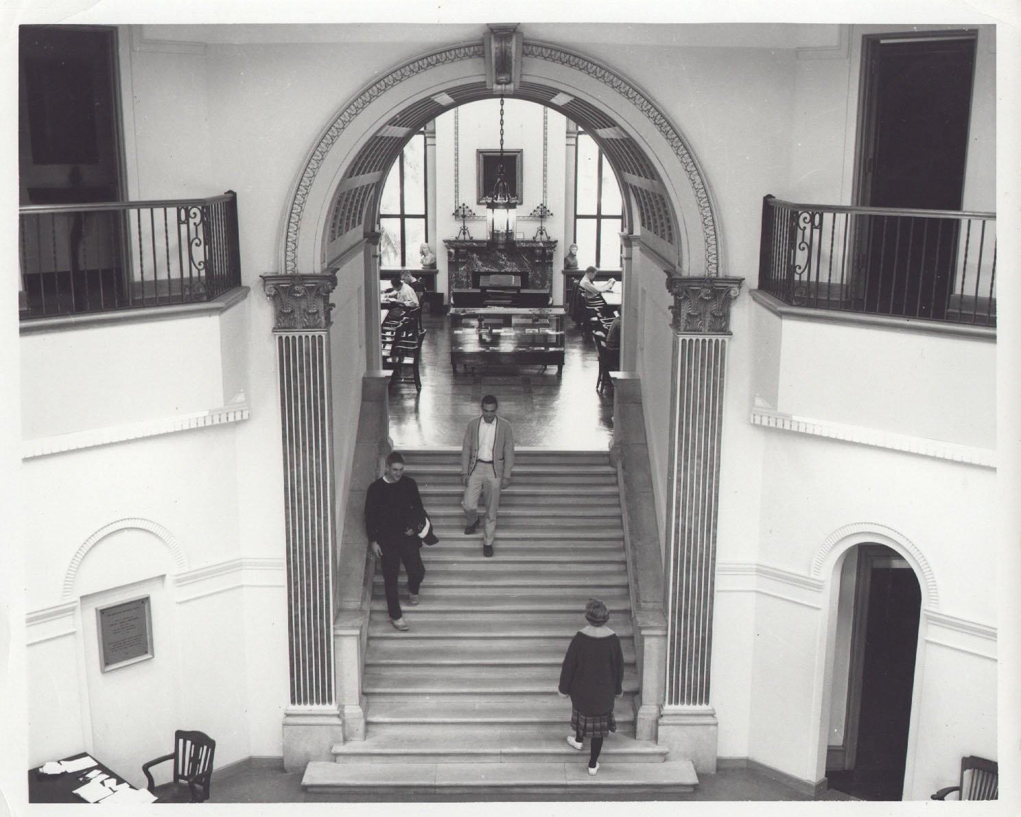 Black-and-white photograph of students on stairs between rotunda and Reading Room in Reis Library