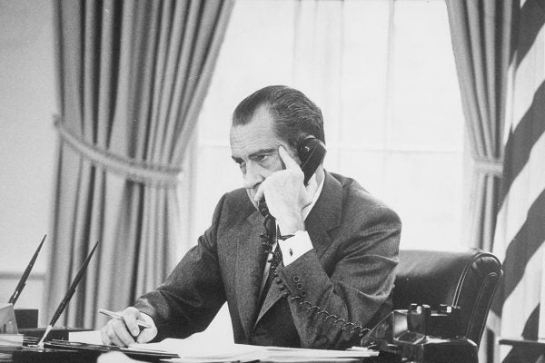 "Richard M. Nixon on the phone in the oval office - NARA - 194744" by Oliver F. Atkins, 1916-1977, Photographer (NARA record: 8451334) - U.S. National Archives and Records Administration. Licensed under Public Domain via Wikimedia Commons