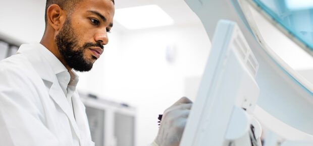 Scientist working in the laboratory